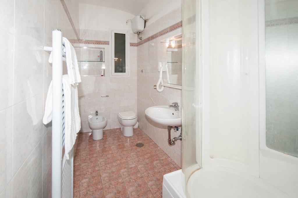 Trinity Guest House Rome Bagian luar foto